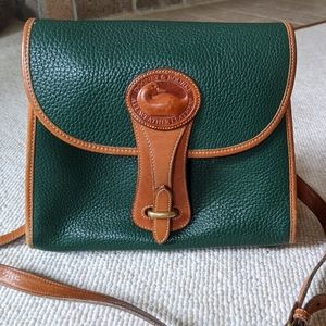 Vintage dooney and bourke essex crossbody in Fir